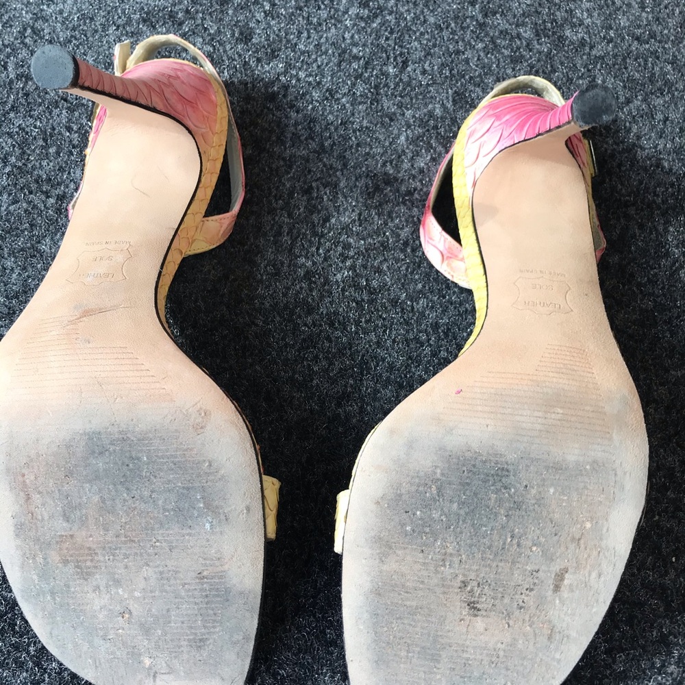 Stuart Weitzman - Picture 5 of 5